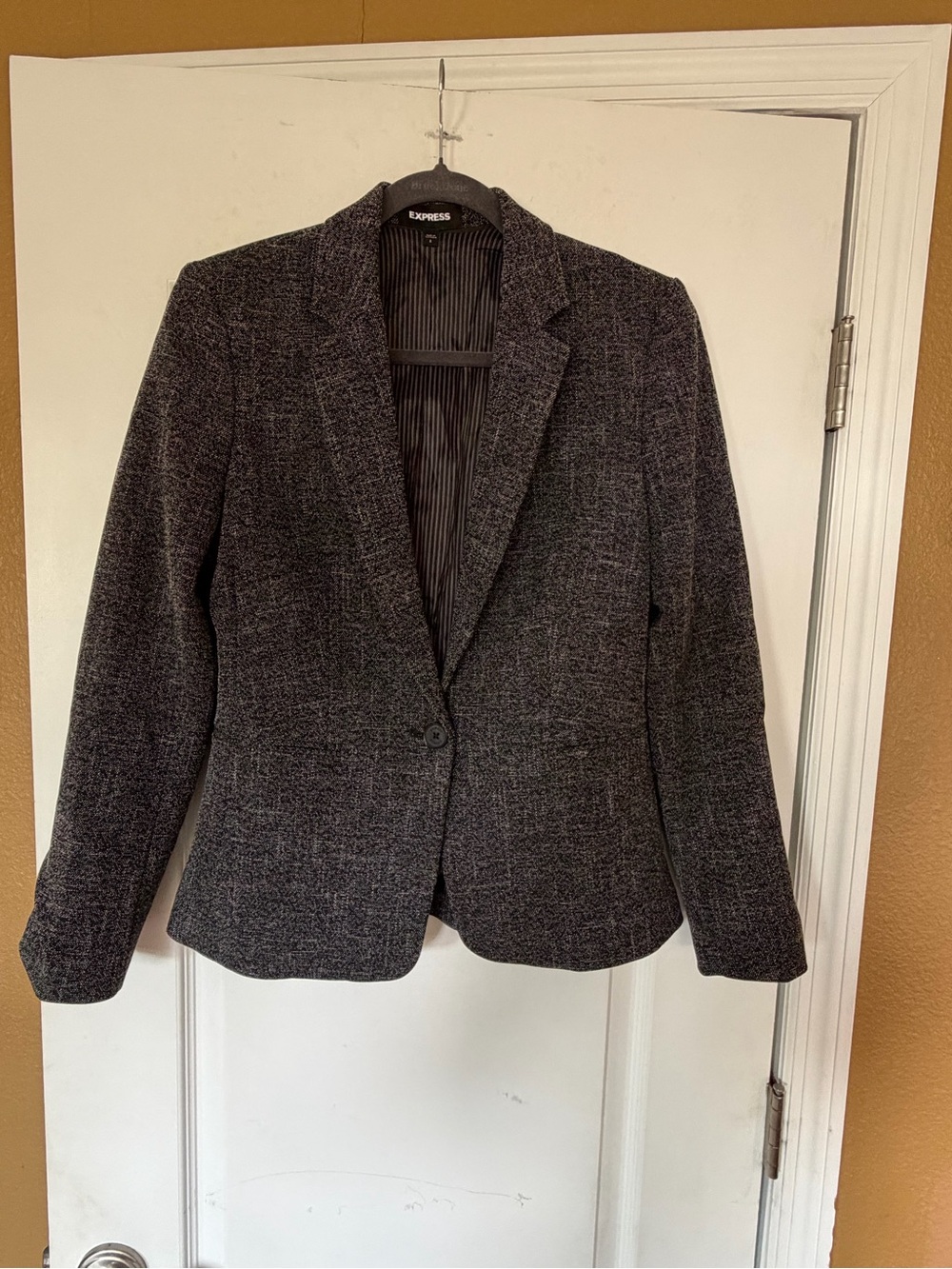Express Women's Single-Button Blazer Black &White Speckled. Size 6